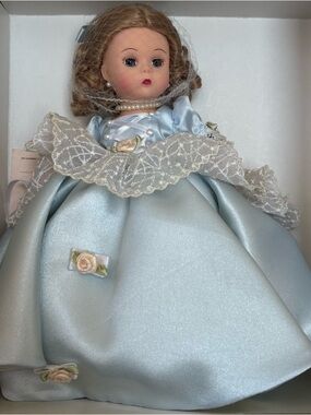 Sleeping Beauty Madame Alexander doll NWT 2001